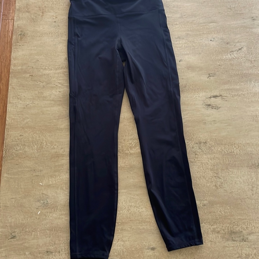 Vuori leggings. Size small navy. New without tag